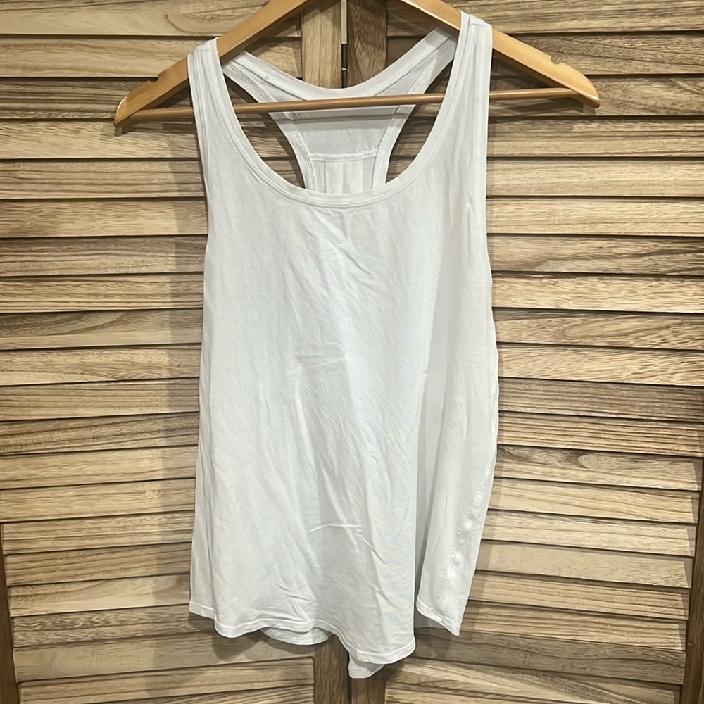 White lululemon tank top